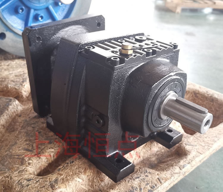 R37系列減速機的實物照片，輸入配伺服電機