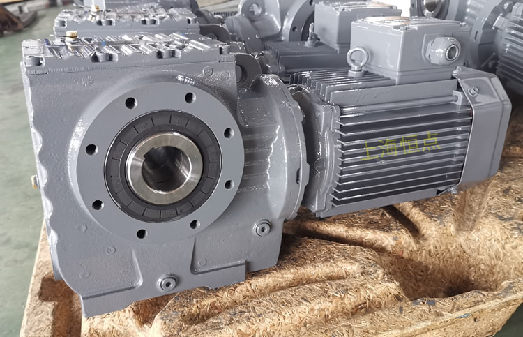 SA77系列減速機輸入配電機，輸出通孔，常用件實物圖