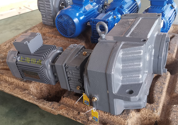  FAZ77R37雙級減速機，通孔+小法蘭輸出，實物圖如下