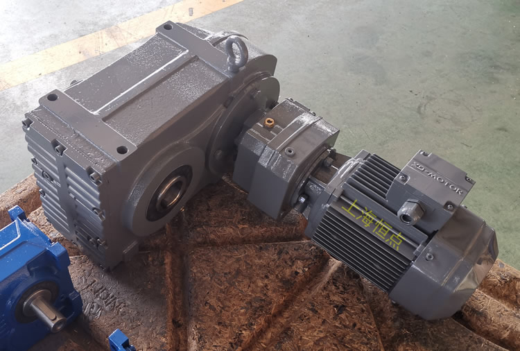  FAZ77R37雙級減速機，通孔+小法蘭輸出，實物圖